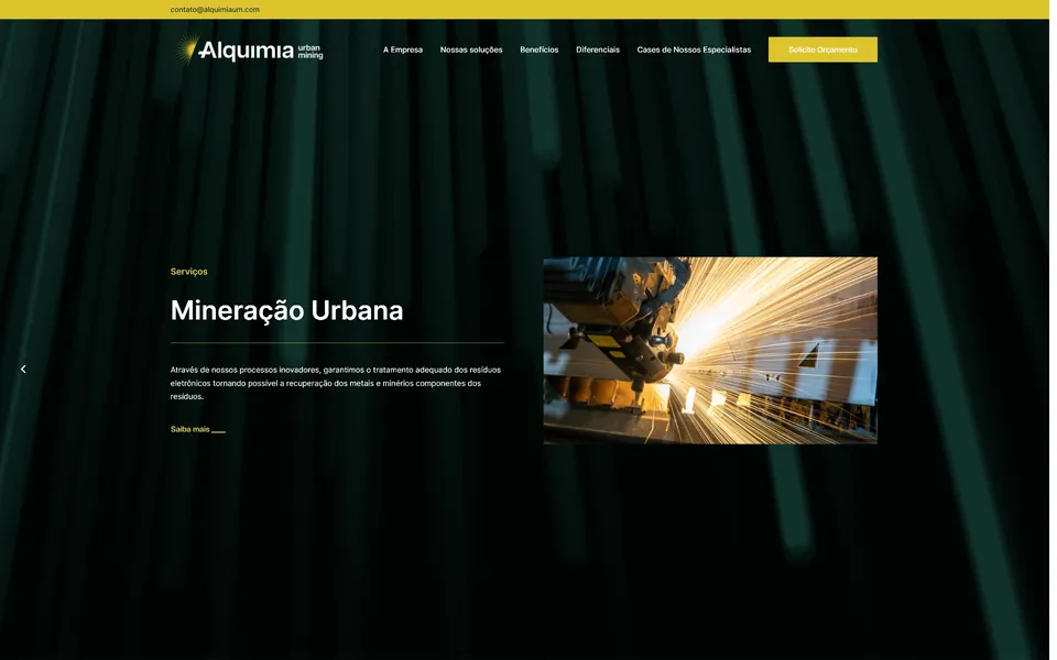 Alquimiaum home page: dark green panels presenting urban mining, with an image of glowing metal.